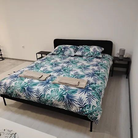 Elena Airport Apartment